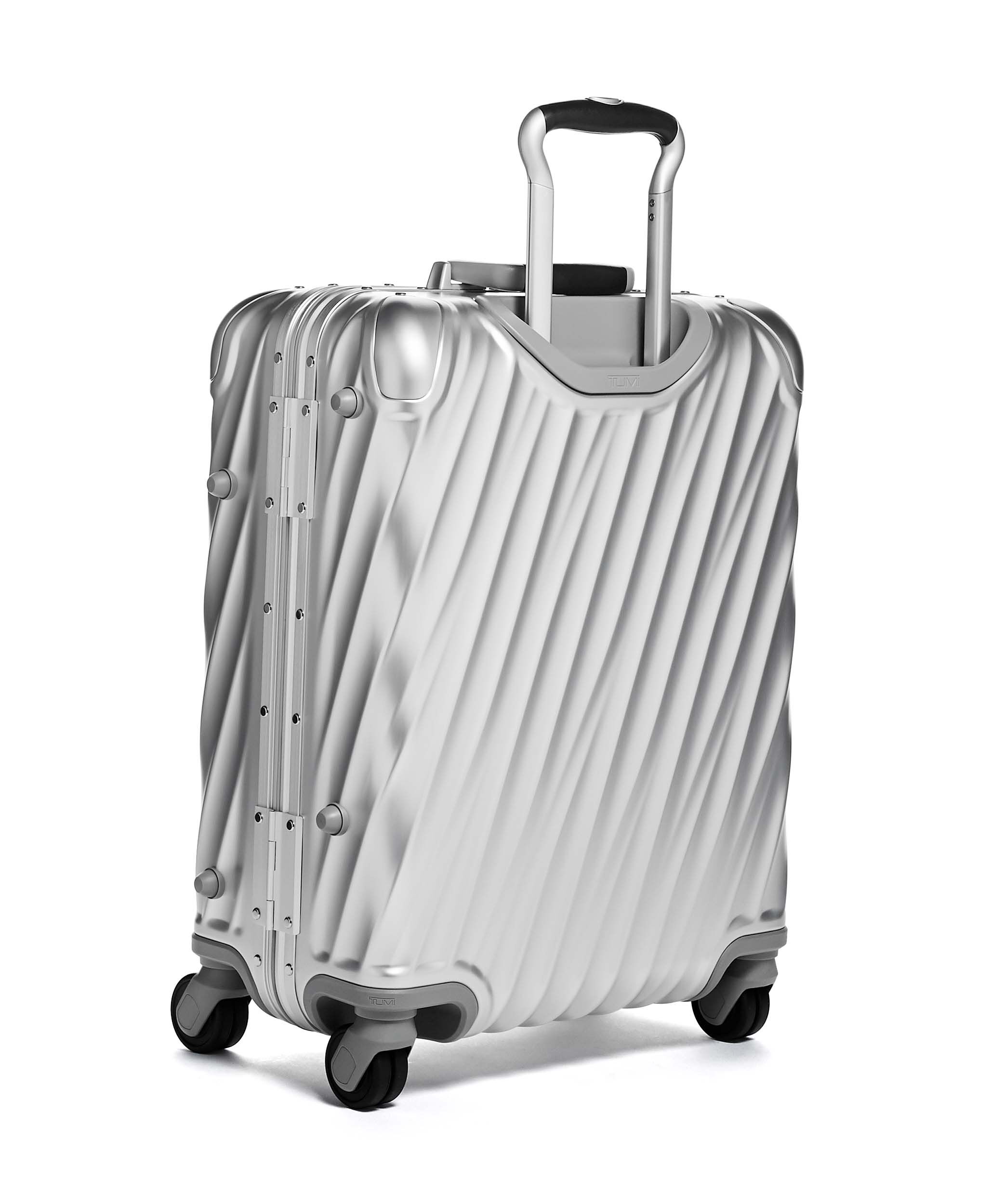 tumi medium luggage