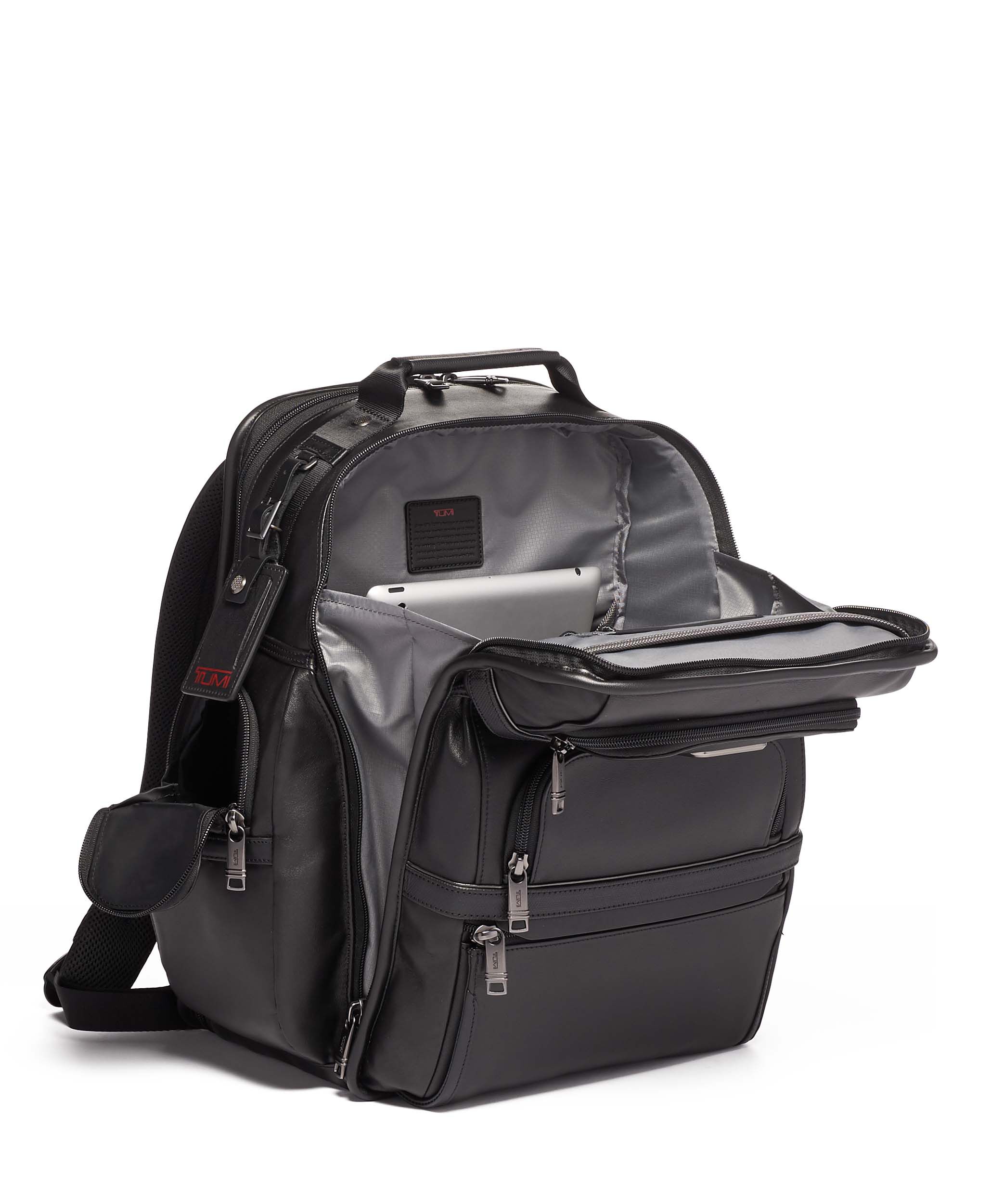 tumi alpha 2 t pass brief