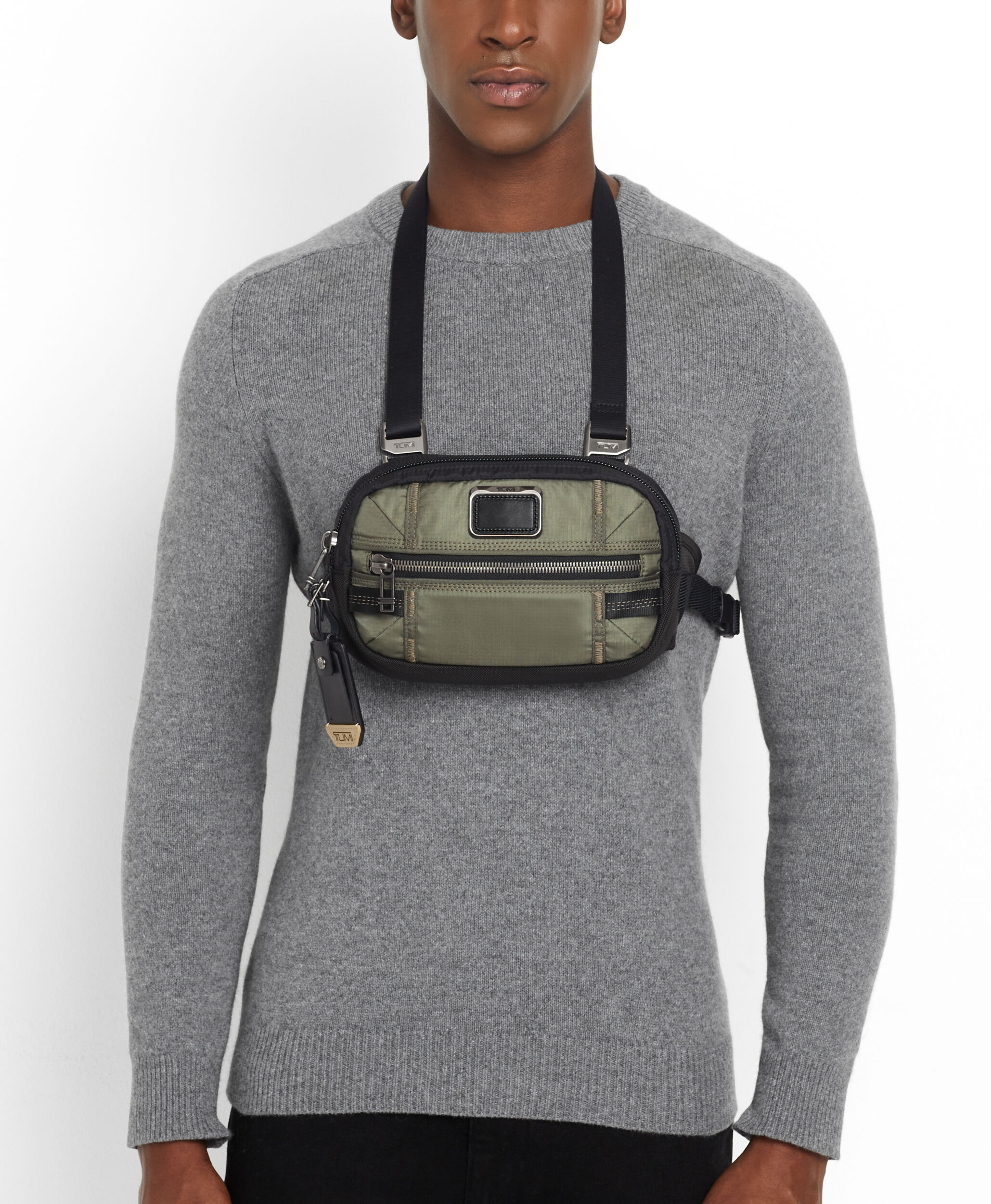 tumi shoulder bags